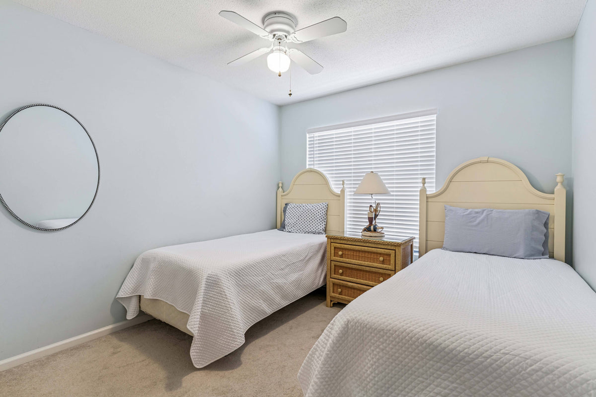 1 BLOCK FROM BEACH AND King & Prince!*St. Simons, GA