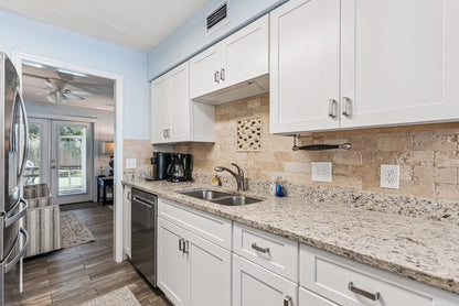 1 BLOCK FROM BEACH AND King & Prince!*St. Simons, GA