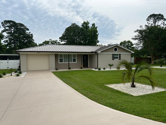 Beautiful Home with Pool in Quiet Brunswick Neighborhood Near FLETC*Brunswick, GA