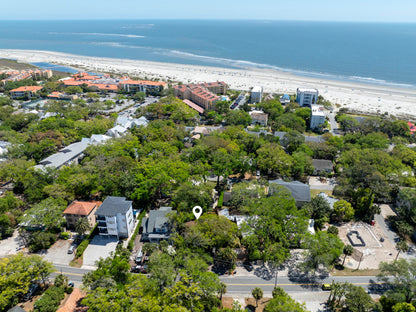1 BLOCK FROM BEACH AND King & Prince!*St. Simons, GA